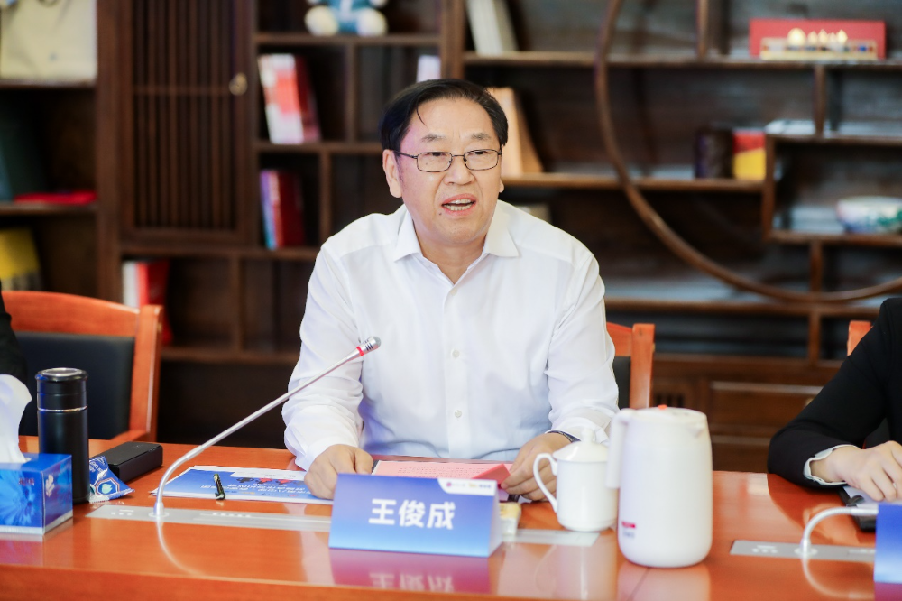 奇安信集团与北京八中签署战略合作协议 青少年人工智能安全培养基地正式揭牌
