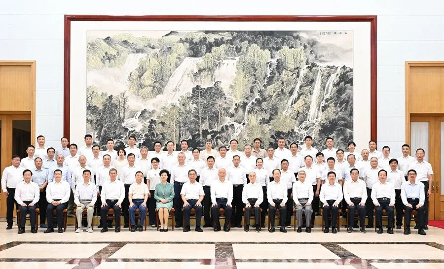 吴云坤受邀参加北戴河暑期休假 建言构建战略性人才力量