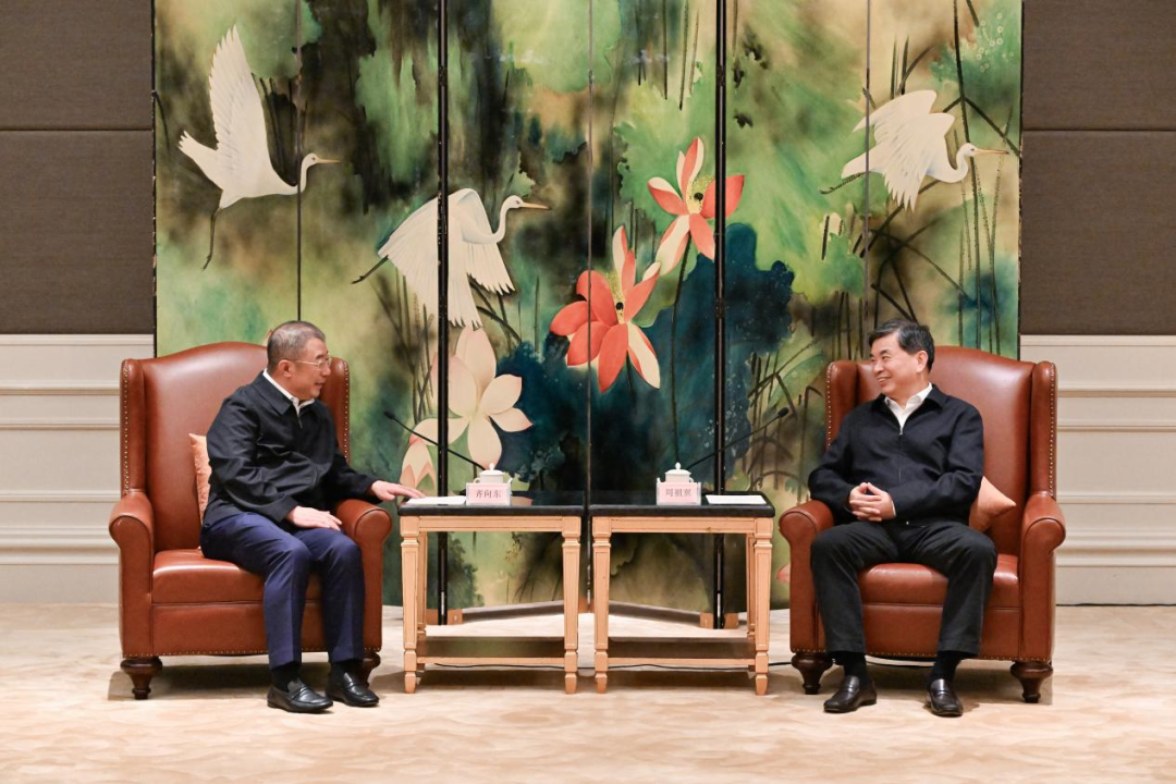 福建省委书记、省人大常委会主任周祖翼会见齐向东
