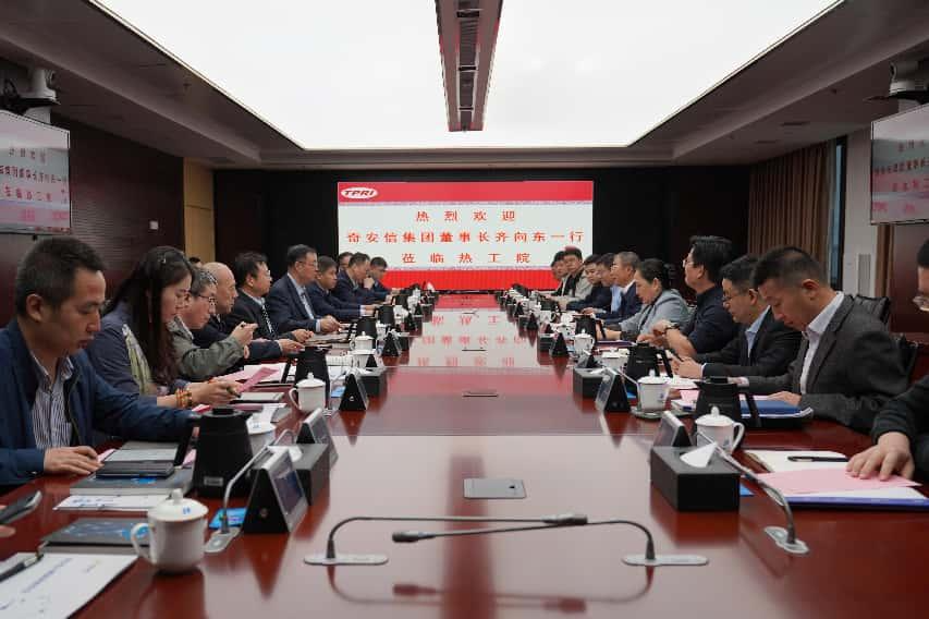 齐向东与西安热工院党委书记、董事长苏立新举行工作会谈