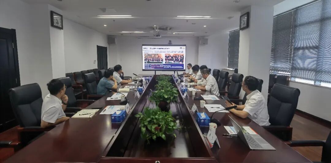 齐向东一行赴东明石化集团座谈交流