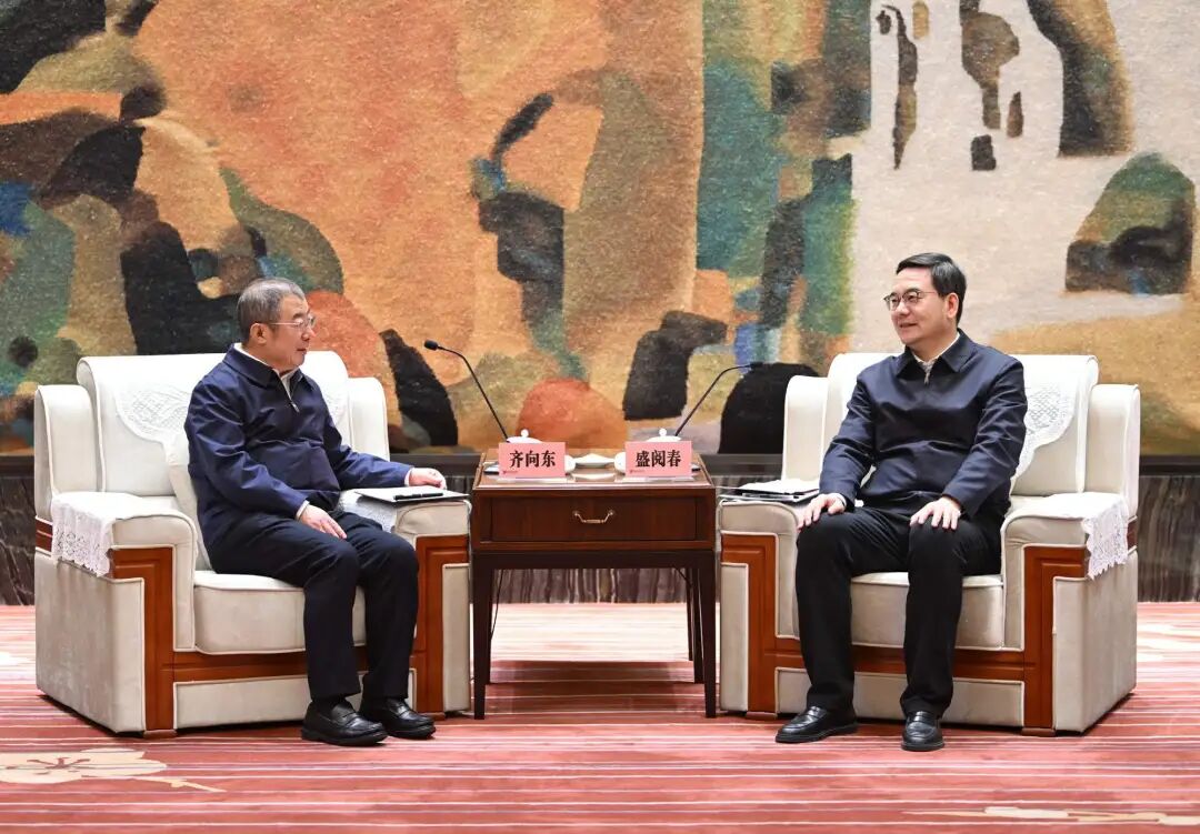 武汉市委书记盛阅春会见齐向东